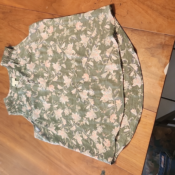 St. John's Bay Woman's Sleeveless Floral Top SZ L - Picture 3 of 4